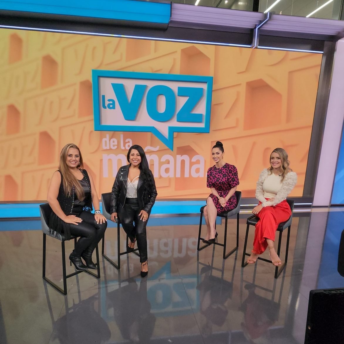 La_voz_de_la_mañana_002